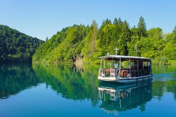 Zagreb to Split Group Transfer with Plitvice Lakes Tour