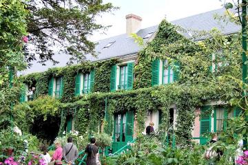 Private Giverny and Versailles Skip the Line with Audioguide from Paris
