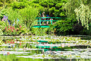 Small Group Versailles and Giverny Day Trip from Paris