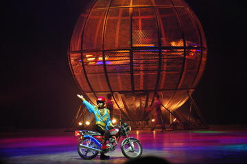 Chaoyang Acrobatic show plus Dim Sum Dinner Experience in Beijing