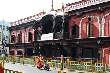 4-Hour Small-Group Heritage Walking Tour of Old Pune