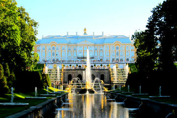 Small-Group Tour of Peterhof: Grand Palace and Park