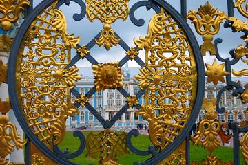 St. Petersburg and Vicinity in One Day