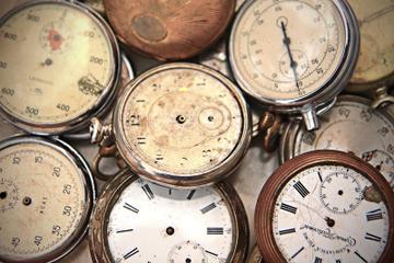 Private Budapest Ecseri Flea Market Tour: Antiques, Curios and Hungarian Culture