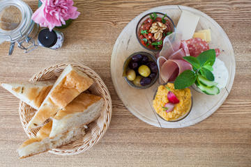 Bitemojo self-guided culinary tours of Berlin: Neukölln Food Tour