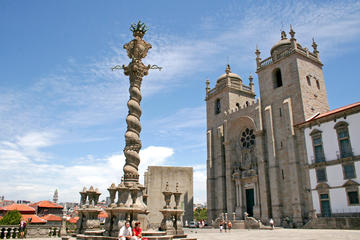 Essential Porto Walking Tour with Wine Tasting