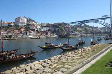 Porto City Tour with River Cruise Including Lunch and Wine Tasting