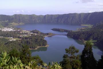 Full-Day Sete Cidades and Lagoa do Fogo Tour Including Lunch