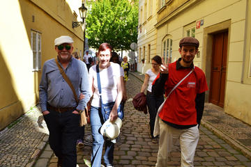 Prague Old Town, River Cruise and Prague Castle Sightseeing Tour Including Lunch