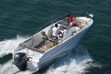 Rent a open-hull boat for up to 8 people in Saint-Tropez - License required