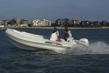 Rent a rigid-inflatable boat for up to 8 people in La Rochelle - License required