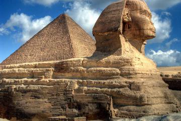 Full Day Tour to the Great Pyramids, Egyptian Museum and Khan El-Khalili Bazzar from Giza