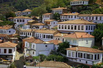 Taste of Turkey: Sirince Guided Day Tour from Kusadasi