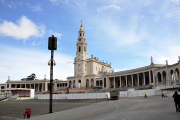 Full-day Fátima, Nazaré, and Óbidos Small-Group Tour from Lisbon