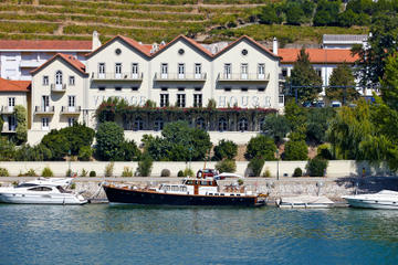Day Cruise from Porto to Pinhão with Breakfast and Lunch