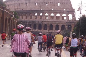 Tour privato dell'antica Roma in bicicletta con biglietti saltafila