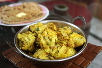 3-hour Private Cooking Lesson and Meal in a Local Agra Home