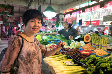 Authentic Shanghai Experience: Market Tour and Dumpling Class with a Local