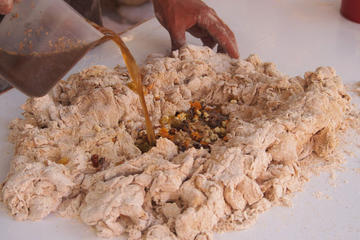 Market Tour and Gourmet Peruvian Cooking Lesson with a Professional in Urubamba
