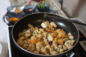 Private 3-Hour Cooking Lesson and Meal in a Local Home in Agra