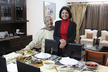 Private Cooking Lesson and Punjabi Meal with Local Home Cooks in Delhi