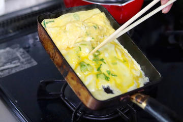 Private Market Tour and Authentic Japanese Cooking Class with an Osaka Local