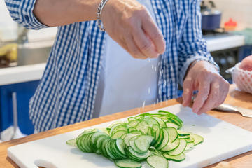 Private Market Tour, Cooking Class and Lunch with a Tokyo Local in her Home