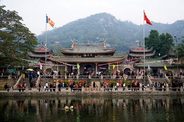 Private Day Tour of Relaxed Xiamen City: Amoy Circular Road, Gulangyu Island, and South Putuo Temple