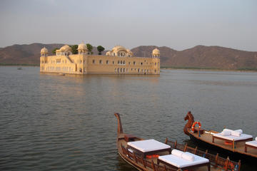 Overnight Trip to Jaipur from Delhi With Private Car & Driver