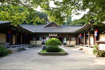 Small-Group Korean Folk Village Tour Including Confucianism Village