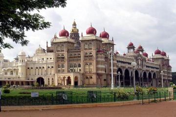 7-Day Temples of South India Tour including Bangalore to Chennai by Air