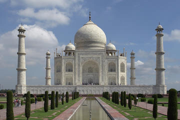 9-Day Monuments Tour from Agra to Bangalore: Taj Mahal, Golconda Fort and Mysore Palace by Air