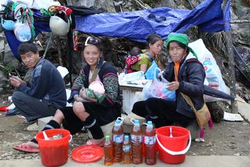 Coc Ly Market Guided Day Trip from Sapa