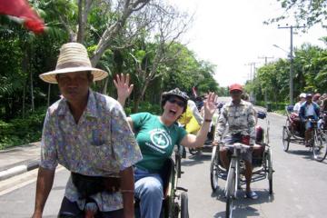 Bangkok Walking Tour Including Rickshaw Ride and Long-Tail Boat Ride