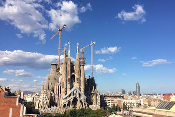Barcelona Private Tour: Electric Bike Tour and Sagrada Familia Guided Skip-the-Line Visit