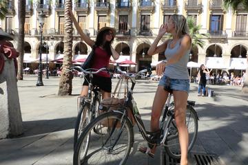 Gothic and Bohemian Tapas Walking and E-biking tour in Barcelona