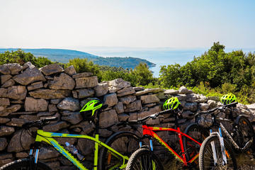 Private Bike Tour: Discover Solta Island On and Off-Road from Split
