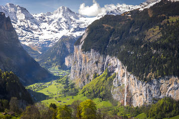 Lauterbrunnen Waterfalls & Mountain View Trail  Private Photo Tour from Lucerne