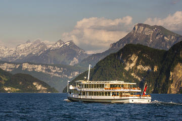 Lucerne Walking and Boat Tour: The Total Swiss Experience