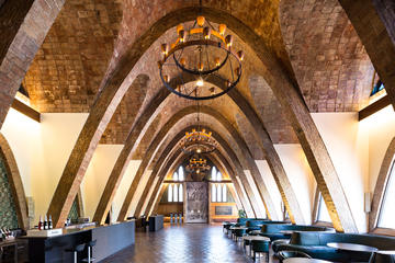 Private wine tapas and wineries art experience