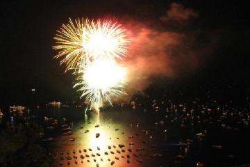 St. Anne Celebration Day Boat Tour with Dinner and Fireworks in Sorrento