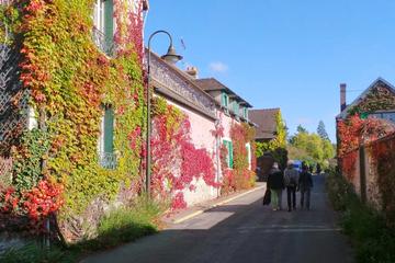 Giverny and Honfleur Private Day Trip from Paris