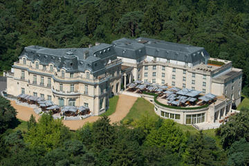 Private Transfer: from Charles de Gaulle Airport (CDG) to the Tiara Château Hotel Mont Royal Chantilly