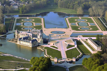Private transfer from Paris to Chantilly or Chateau de Montvillargenne