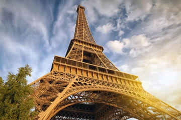 Eiffel Tower Priority Access with Virtual Reality Tour and Summit Ticket