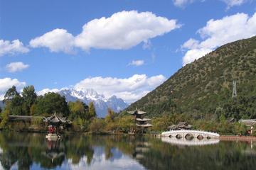 Private City Tour of Lijiang Including Lunch