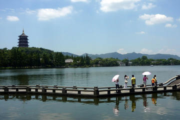 Private Day Tour: Hangzhou, Meijiawu Tea Village, and West Lake Cruise from Shanghai
