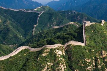 Small-Group Beijing Coach Day Tour: Badaling Great Wall and Jade Gallery Visit Including Lunch