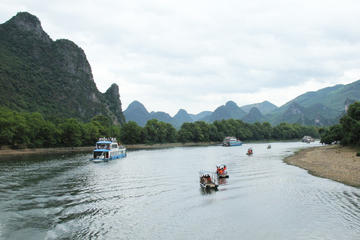 Private Day Tour of Li River Cruise and Yangshuo Sightseeing From Guilin