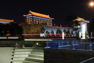 Xi'an Evening Tour: South Gate Square, Fountain Show and Tang Dynasty Theme Squares